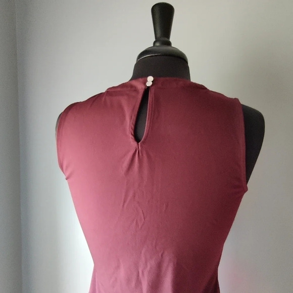 New York and Company Maroon Cutout Tank - Picture 3 of 4
